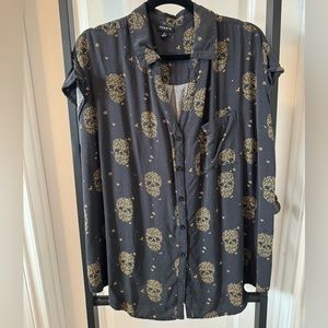 Torrid button up skull shirt
